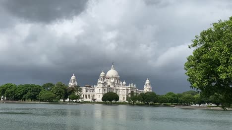Wide-shot-of-Victoria-Memorial-in-a-stormy-cloudy-day
