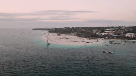 Luftaufnahme-Der-Küste-Bei-Sonnenuntergang-In-Sansibar,-Aufgenommen-Mit-50-Fps