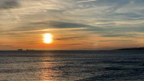Statischer,-Wunderschöner-Sonnenuntergang-In-Der-Nähe-Der-Küste-Portugals