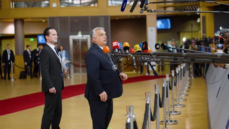 El-Primer-Ministro-Húngaro,-Viktor-Orbán,-Dando-Una-Declaración-En-La-Conferencia-Del-Consejo-Europeo-En-Bruselas,-Bélgica---Foto-De-Perfil