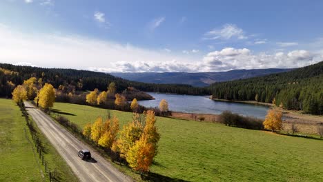 Herbstliche-Ruhe:-McTaggart-Lakes-Und-Die-Ruhige-Schönheit-Von-Dunn-Lake-Rd