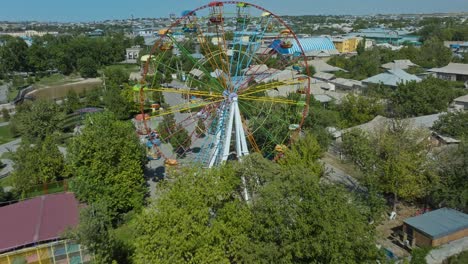 Colorful-Ferris-Wheel-At-The-Abandoned-Amusement-Park-In-Sayram-Near-Shymkent,-Kazakhstan