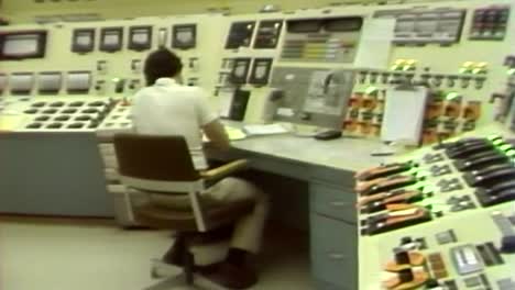 1970-Planta-De-Energía-Nuclear-Sala-De-Control-Tecnología-Trabajando
