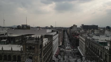 Drone-video,-20-de-Noviembre-Avenue,-Mexico-City's-historic-downtown
