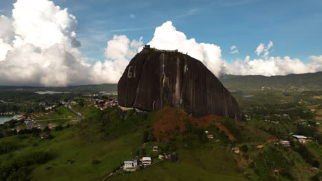 Aerial-view-rising-away-from-the-Rock-of-Guatapé-in-sunny-Antioquia,-Colombia