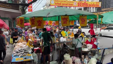 Scene-of-street-food-vendors-are-busy-selling-food-for-tourists-during-one-of-Thailand's-most-unique-events,-the-Vegetarian-Festival-in-Yaowarat-Chinatown,-Bangkok,-Thailand