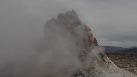 Steaming-fumarole-in-barren-Icelandic-landscape