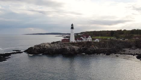 Portland-Head-Light-Lighthouse,-Historical-Landmark-In-Maine