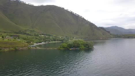 Lago-Toba-Sumatra-Del-Norte-Medan-Drone-Aéreo-4K