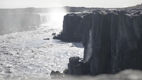 Zeitlupenaufnahme-Des-Selfoss-Wasserfalls,-Der-In-Island-Gefährliche-Strömungen-Erzeugt