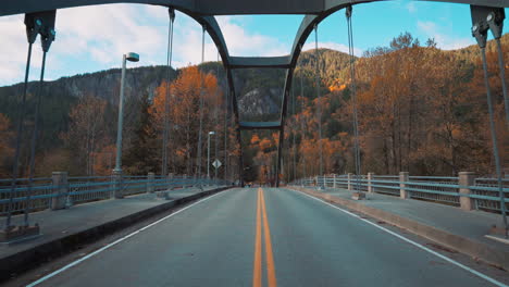 Index-Washington-Town-Bridge-Während-Der-Herbstfarben