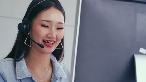 Customer-support-agent-or-call-center-with-headset-talking-to-customer-on-phone.
