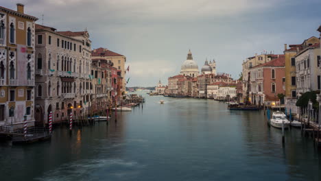 Time-lapse-of-Venice-Grand-Canal-skyline-in-Italy