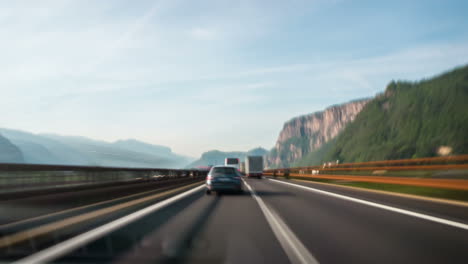 Zeitraffer-Fahrer-Pov-Italien-Autobahn-In-Dolomit