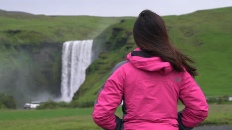Traveler-travel-to-Skogafoss-Waterfall-in-Iceland.