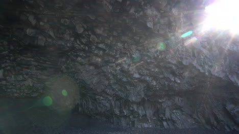 Cueva-Volcánica-En-La-Playa-De-Reynisdrangar,-Vik,-Islandia