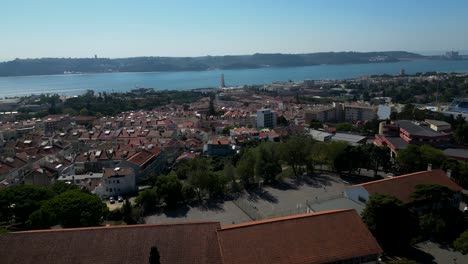 Panoramablick-Auf-Den-Tejo-Fluss-In-Lissabon