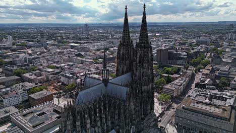 Catedral-De-Colonia,-El-Monumento-Más-Famoso-De-La-Ciudad-Y-Declarado-Patrimonio-De-La-Humanidad-Por-La-Unesco.