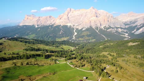 Breathtaking-scenery-of-rocky-mountain-range,-Dolomites,-Italy