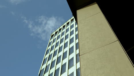 Abstract-urban-composition:-skyscraper's-reflective-glass-facade-against-a-clear-blue-sky