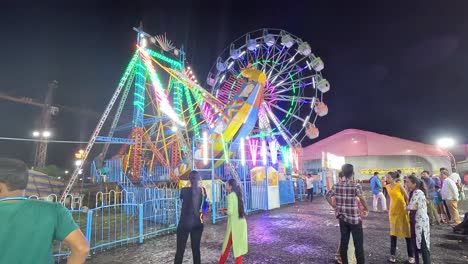 At-night-people-are-enjoying-the-rides-in-the-amusement-park