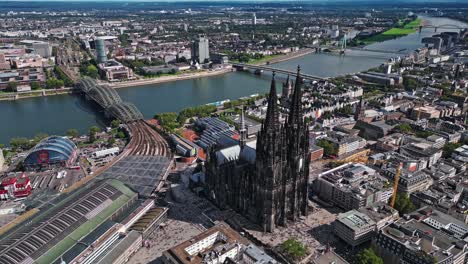 Cologne-Cathedral,-largest-Gothic-church-in-Northern-Europe