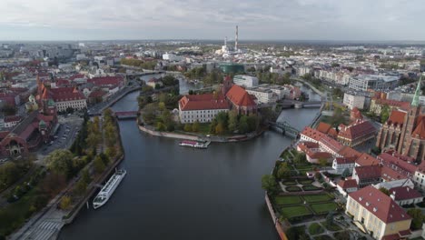 Flying-towards-sand-island-passing-the-historic-Archbishops-Palace,-Wroclaw