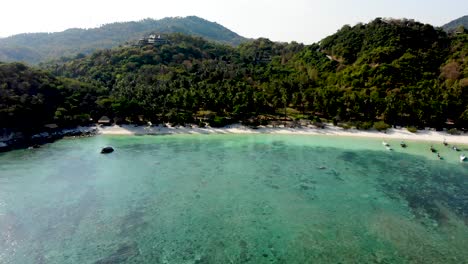 Luftaufnahme-Des-Strandes-Haad-Tien-In-Der-Shark-Bay,-Koh-Tao,-Thailand