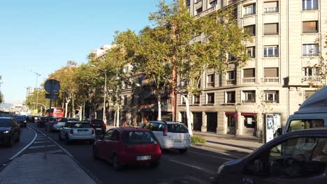 Cars-and-Streets-of-Barcelona-City,-Local-Urban-Architecture-in-Working-Daytime