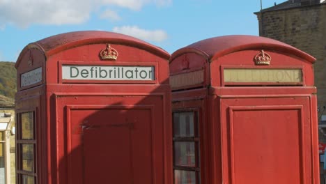 Britische-Rote-Telefonzellen-Und-Defibrillator-Umrüstung-In-Großbritannien