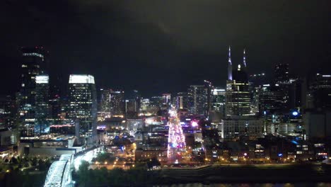 Establishing-aerial-of-skyskrappers-in-Nashville,-Tennesse-at-night