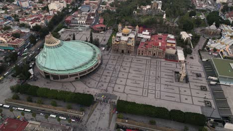 Panorama-Drohnenansicht,-Villa-Basilika-Von-Guadalupe,-Atrium-Der-Amerikas,-Gustavo-A