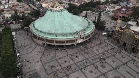 Vista-De-Drone-De-La-Basílica-De-Nuestra-Señora-De-Guadalupe