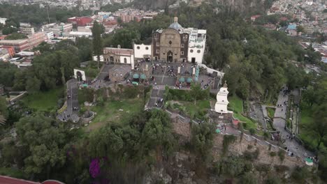 Capilla-del-Cerrito-and-viewpoint-the-Basilica-of-Guadalupe,-Mexico-City
