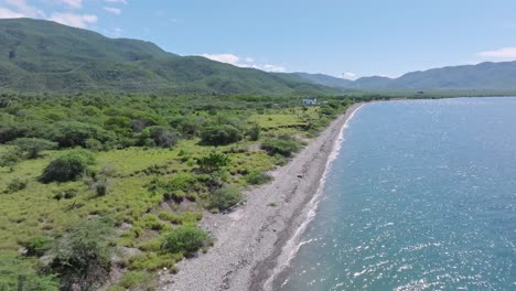 Forward-drone-shot-along-Ocoa-Bay,-Azua,-Dominican-Republic