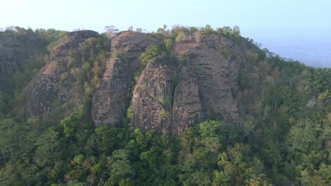 Aerial-view-peak-of-prehistoric-volcano-Pengangguran,-Indonesia