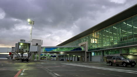 Toma-Panorámica-De-La-Vista-Trasera-Del-Aeropuerto.