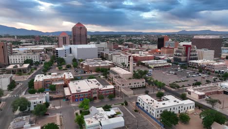 El-Centro-De-Albuquerque,-Nuevo-México-Durante-El-Amanecer.