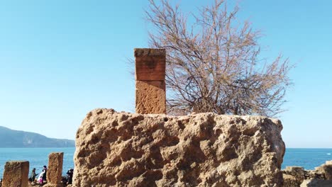 Eine-Römische-Säule-V.-Chr.-In-Der-Stadt-Der-Römischen-Ruinen-Im-Bundesstaat-Tipaza