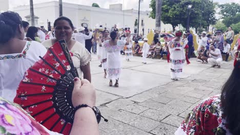 Yucatan-Maya-Traditionelle-Kleidung-Und-Tänze-Feierliche-Zeremonie