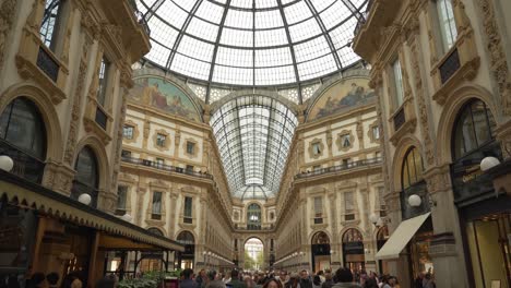 Die-Galleria-Vittorio-Emanuele-II-Hat-Die-Verwendung-Des-Begriffs-Galleria-Für-Viele-Andere-Einkaufspassagen-Wie-Prada-Und-Louis-Vuitton-Inspiriert
