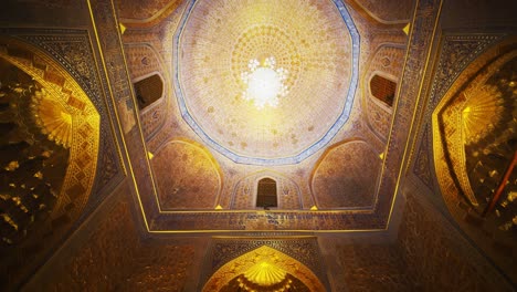 Dentro-De-Samarcanda,-Mausoleo-De-Amir-Temur-Uzbekistán-Construido-En-1404,-Vídeo-12-De-46