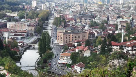 Sarajevo:-El-Atractivo-Del-Paisaje-Urbano:-El-Horizonte-De-Sarajevo-Cuenta-La-Historia-De-Su-Pasado-Y-La-Promesa-De-Un-Futuro-Cultural