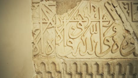 Inscripción-Dentro-De-Samarcanda,-Mausoleo-De-Amir-Temur-Uzbekistán-Construido-En-1404,-Vídeo-10-De-46