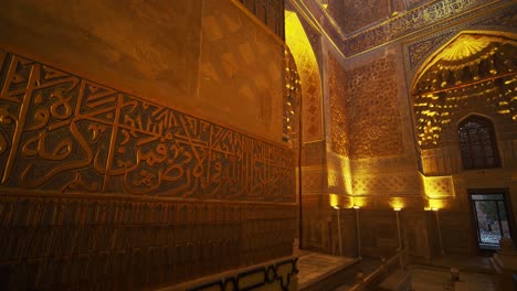 Dentro-De-Samarcanda,-Mausoleo-De-Amir-Temur-Uzbekistán-Construido-En-1404,-Vídeo-44-De-46