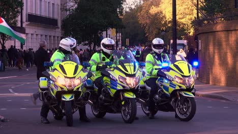 London-Metropolitan-Motorcycle-Police-stop-at-intersection-with-lights-flashing