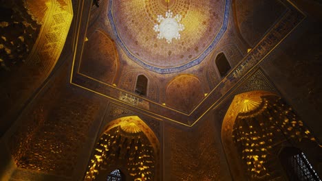 Inside-of-Samarkand,-Amir-Temur-Mausoleum-Uzbekistan-built-in-1404,-video-42-of-46