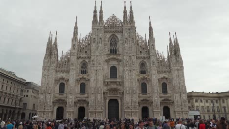 People-Taking-Their-Photos-in-Front-of-Milan-Cathedral