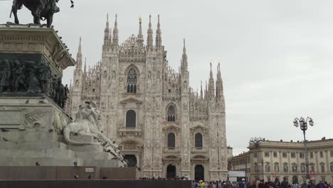 The-monument-to-King-Victor-Emmanuel-II-flocked-by-pigeons-near-Milan-Cathedral