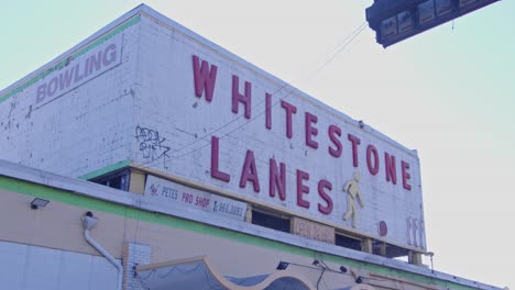 Weitwinkelaufnahme-Der-Bowlingbahn-Whitestone-Lanes-In-Queens,-New-York